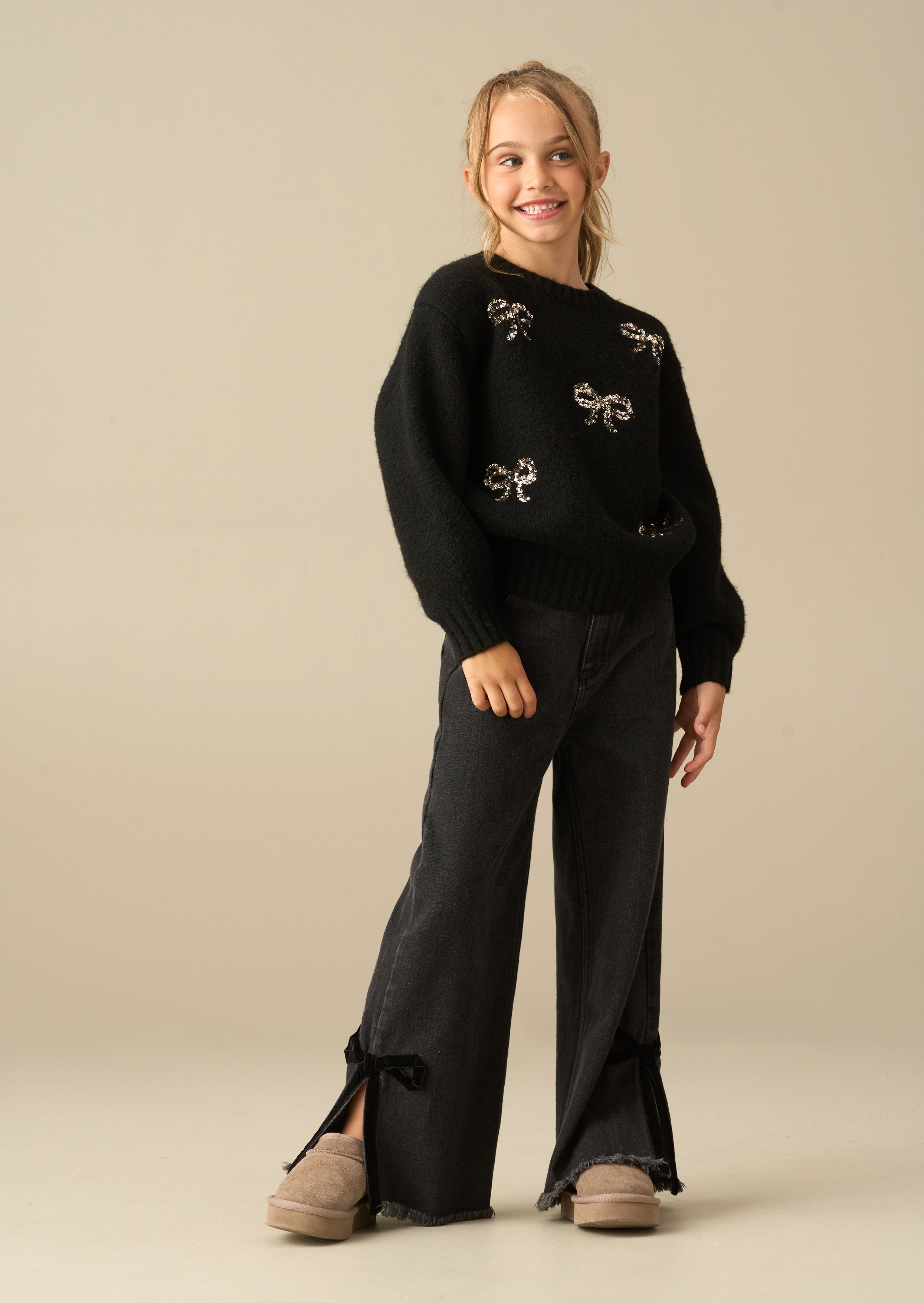 Pull Mya noir orné de nœuds
