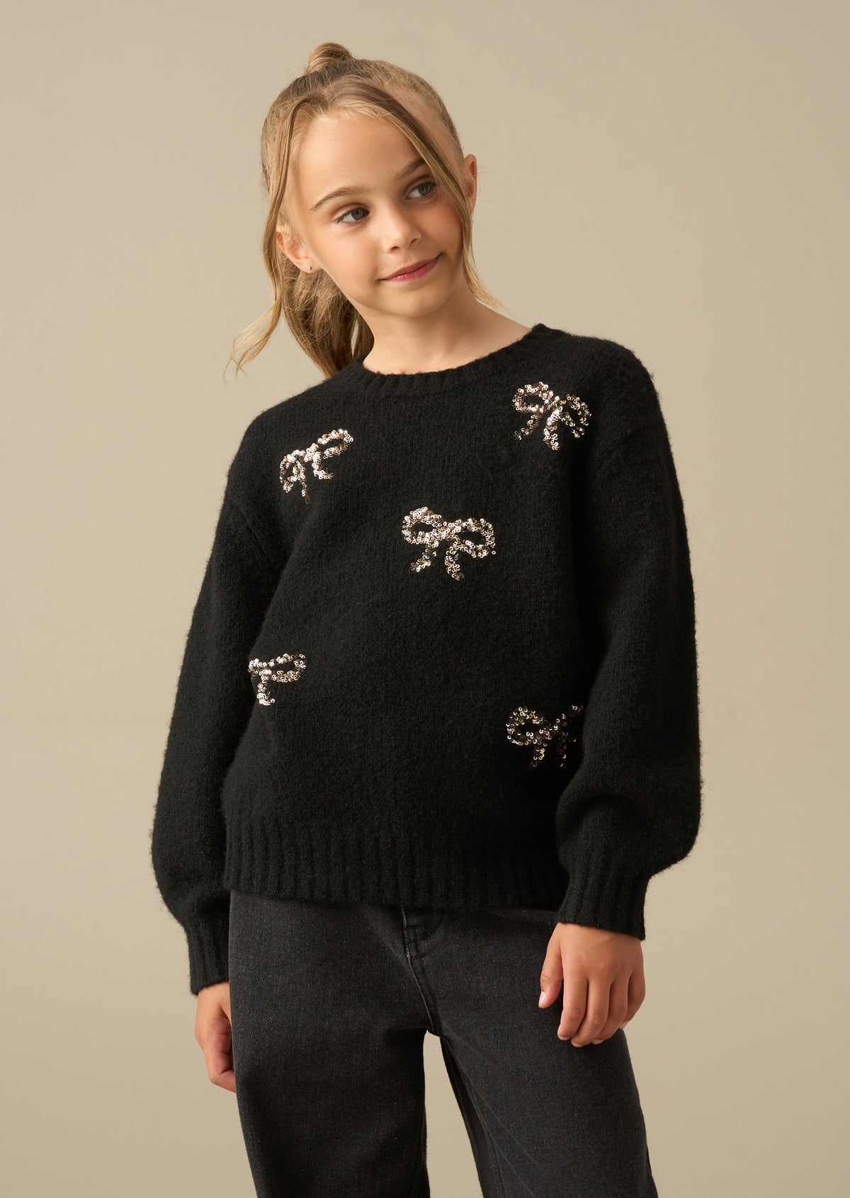 Maglione Mya nero con fiocchi decorativi