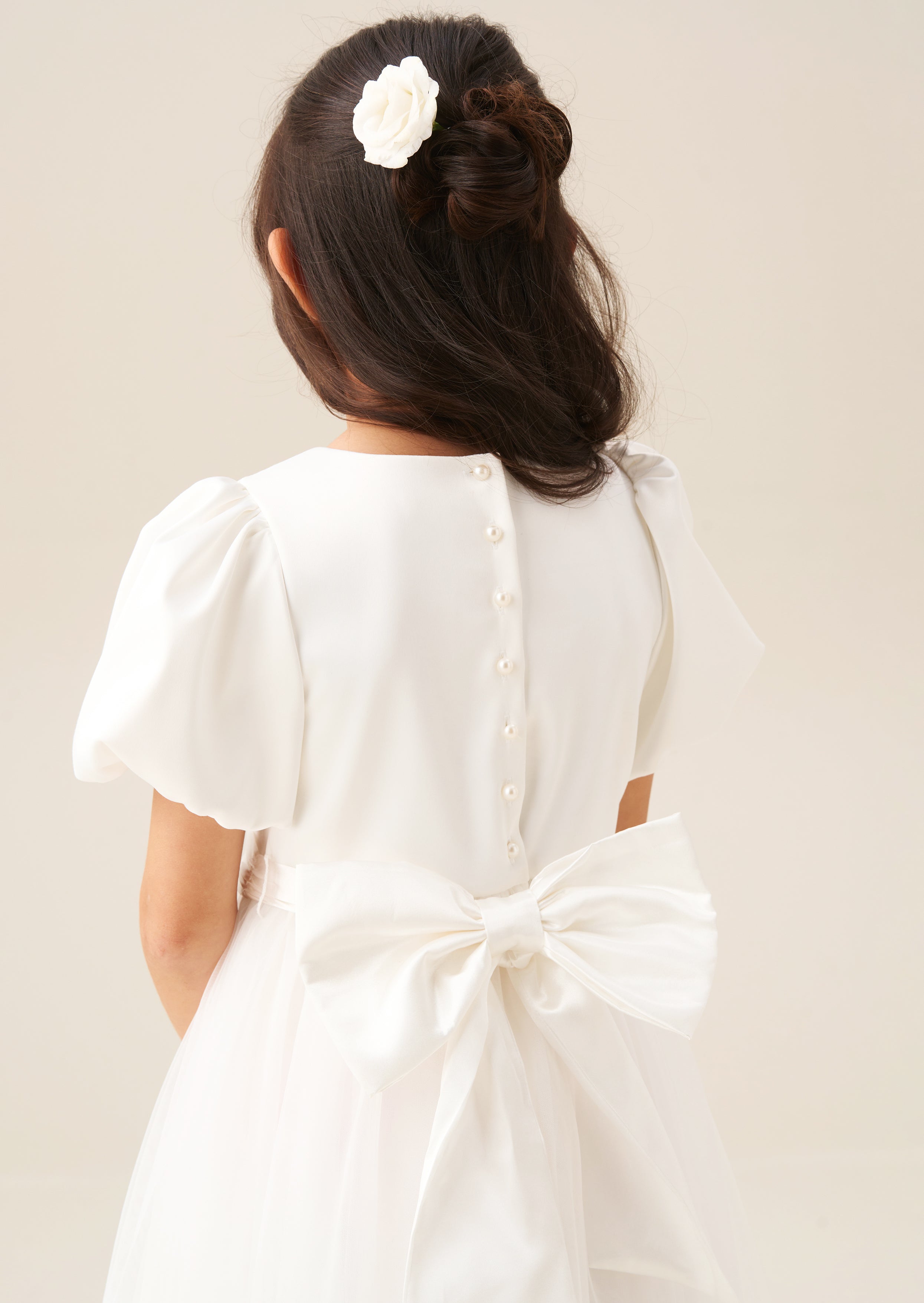 فستان سيلين من التول مع وشاح عاجي