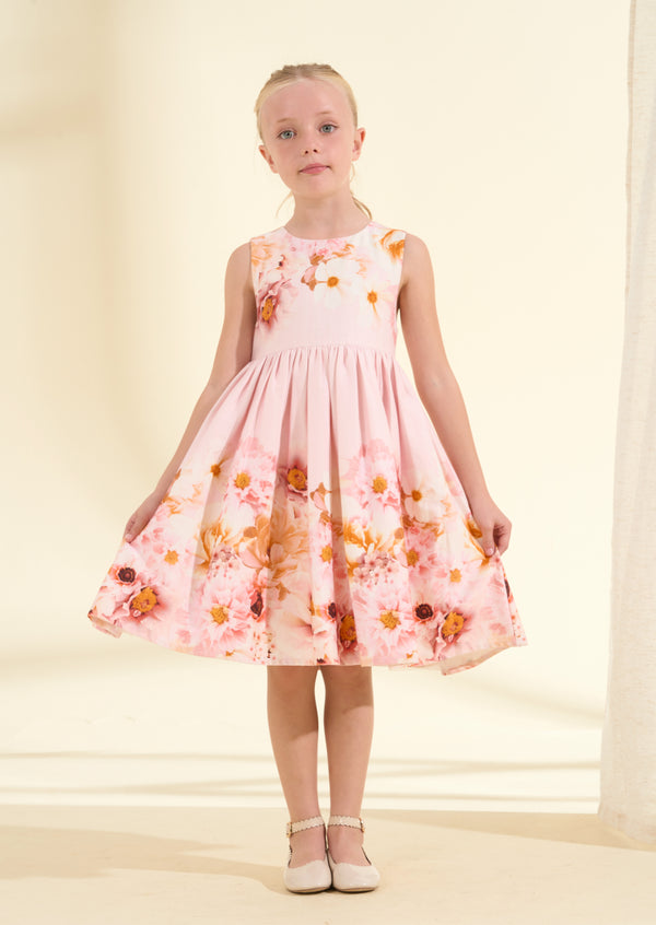 فستان إميليا بتصميم زهور حدائق الورد الوردي