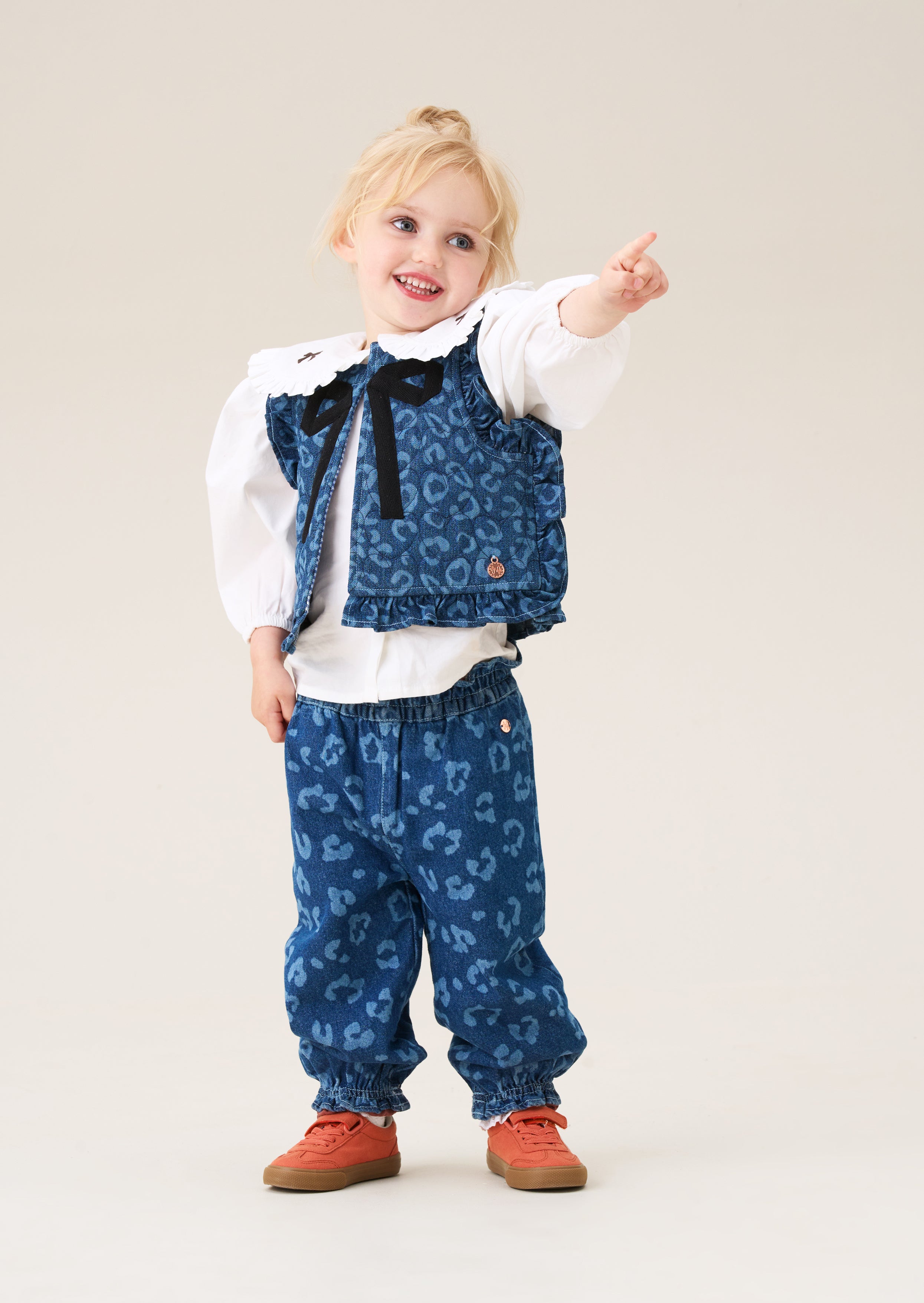 Blouse Afina à col brodé
