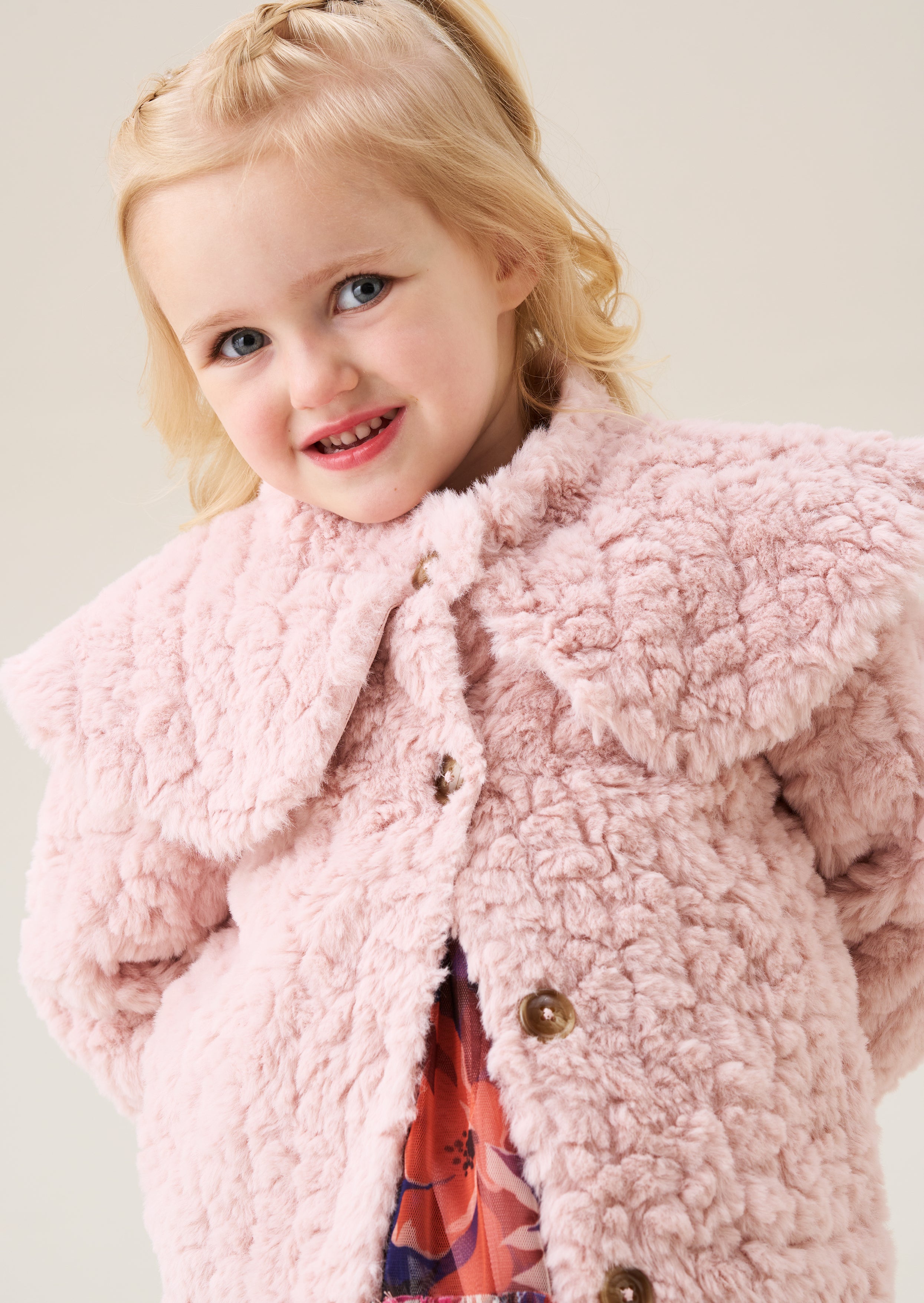 Manteau à col cape en fausse fourrure Cecile