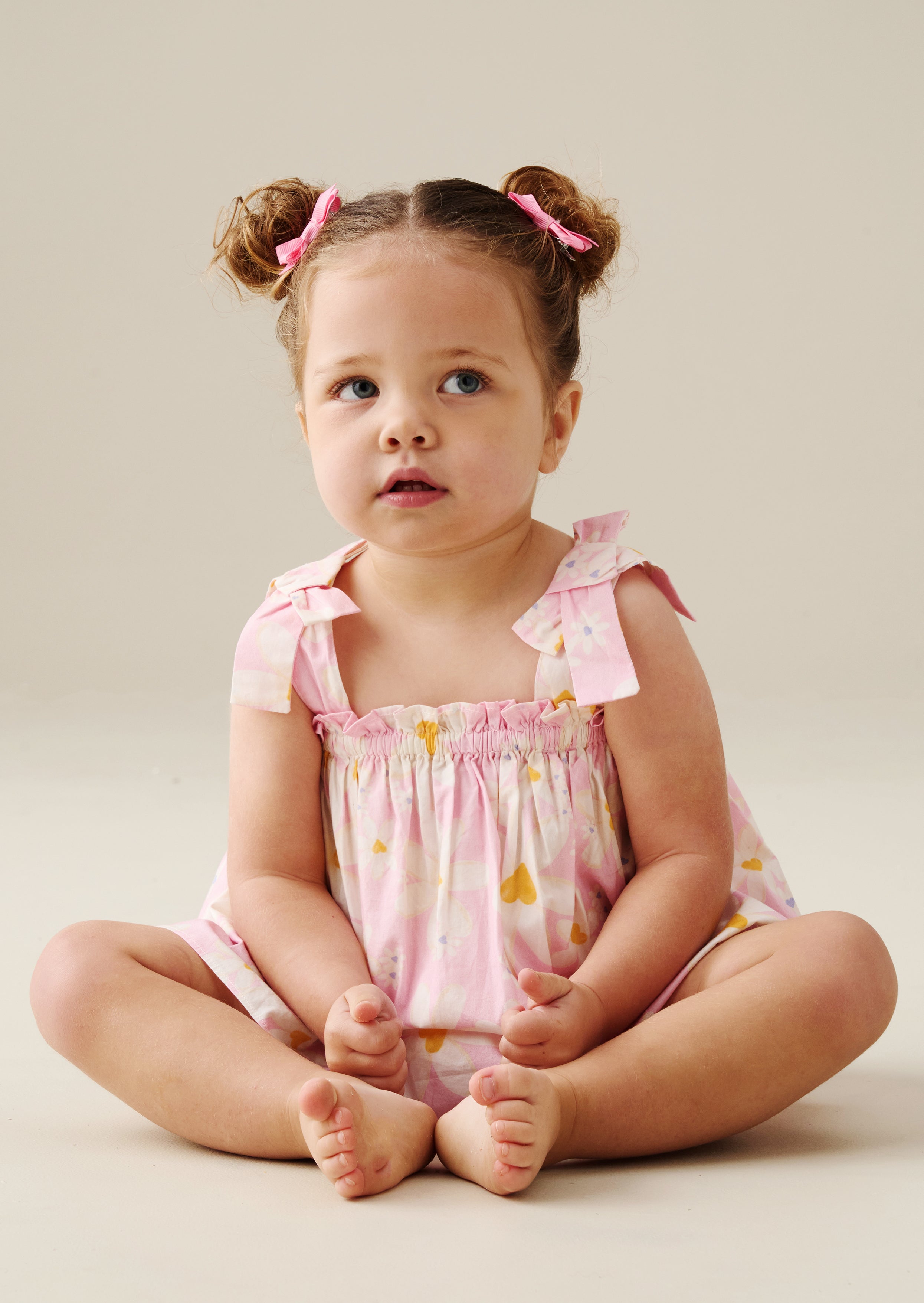 تونيك كتف بطباعة ميني ديزي مع فيونكة وبنطلون قصير