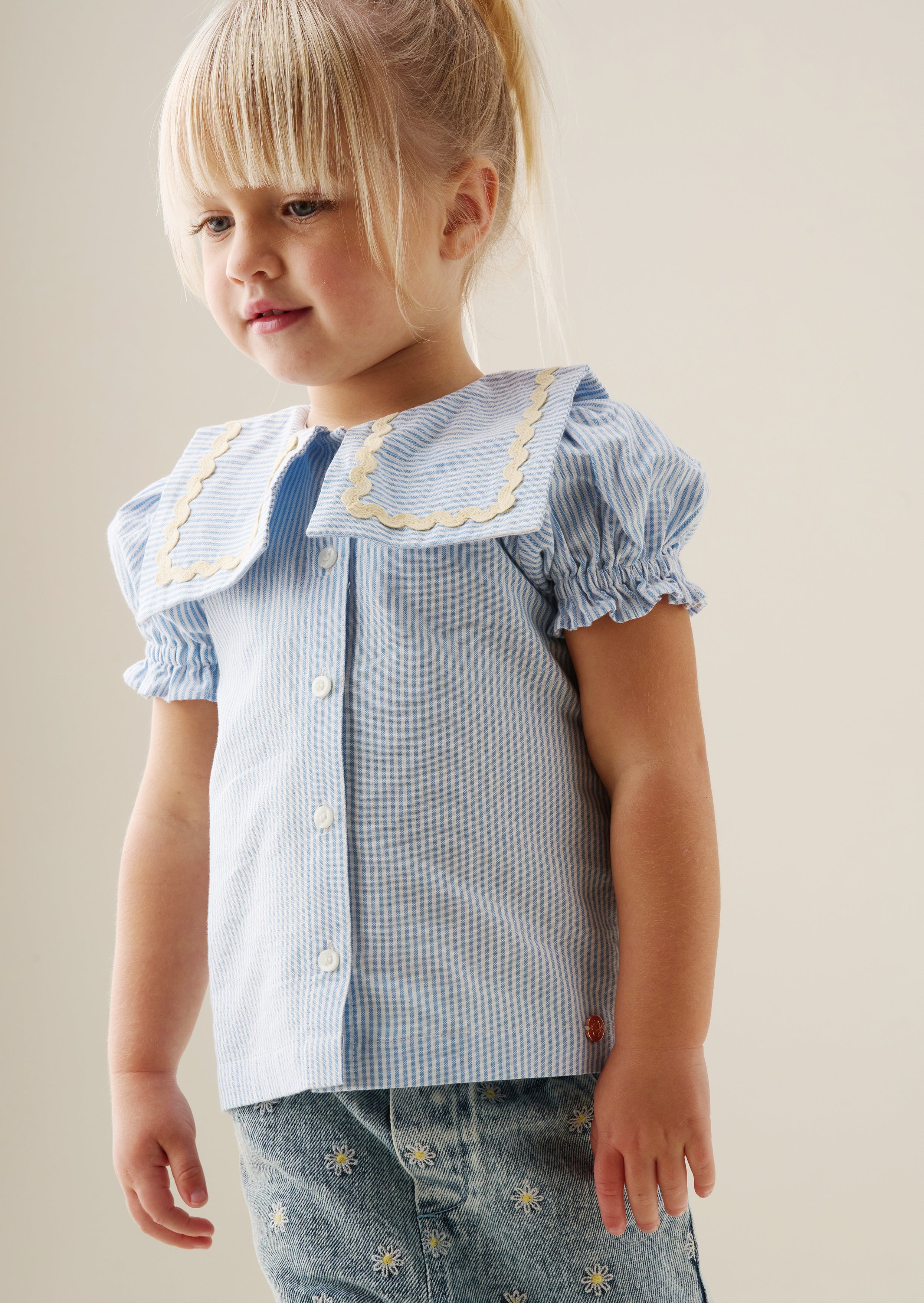 توب مارجو بياقة ريك راك مخططة