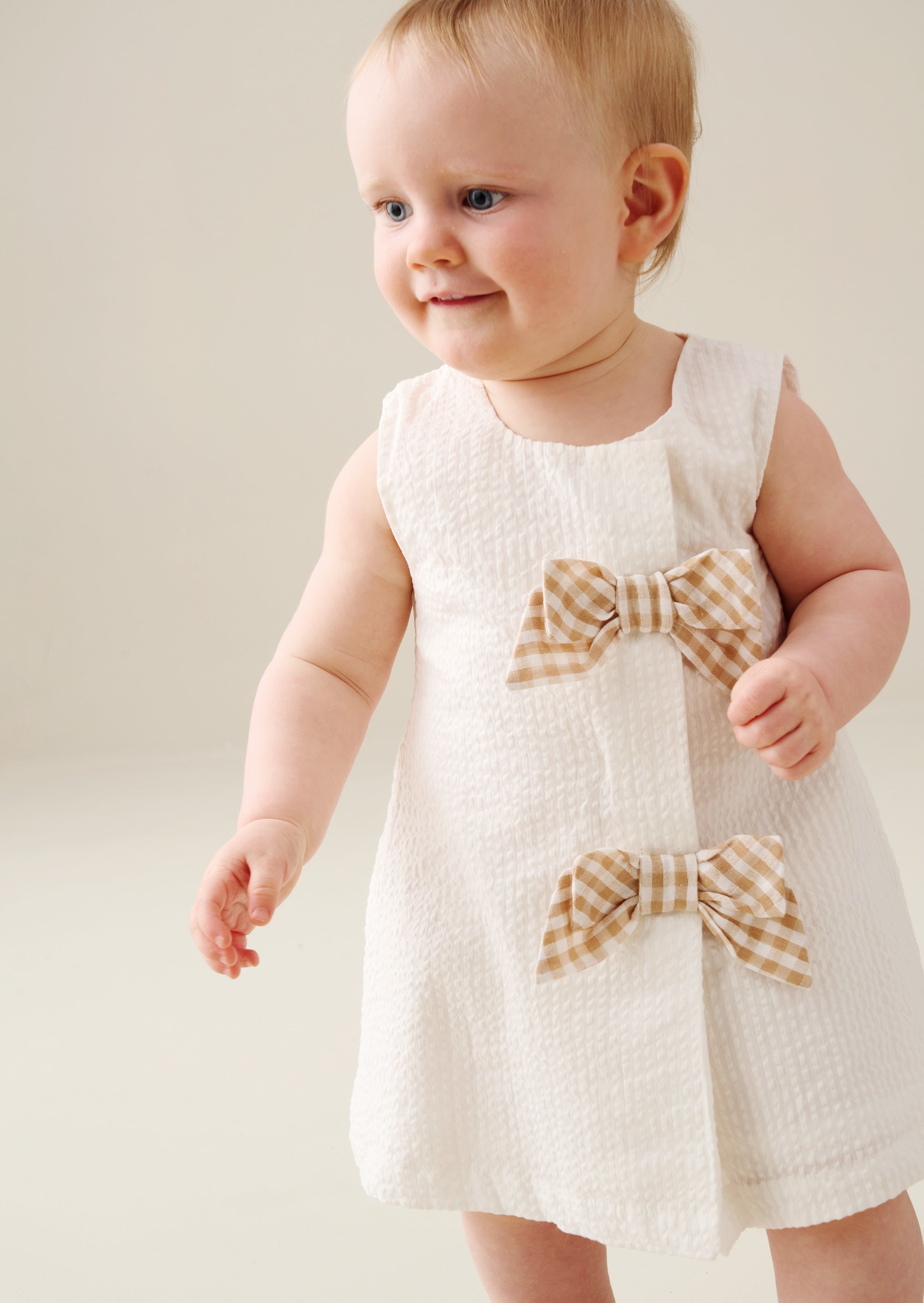 فستان دافني من قماش الجينغه مع فيونكة وبنطلون داخلي