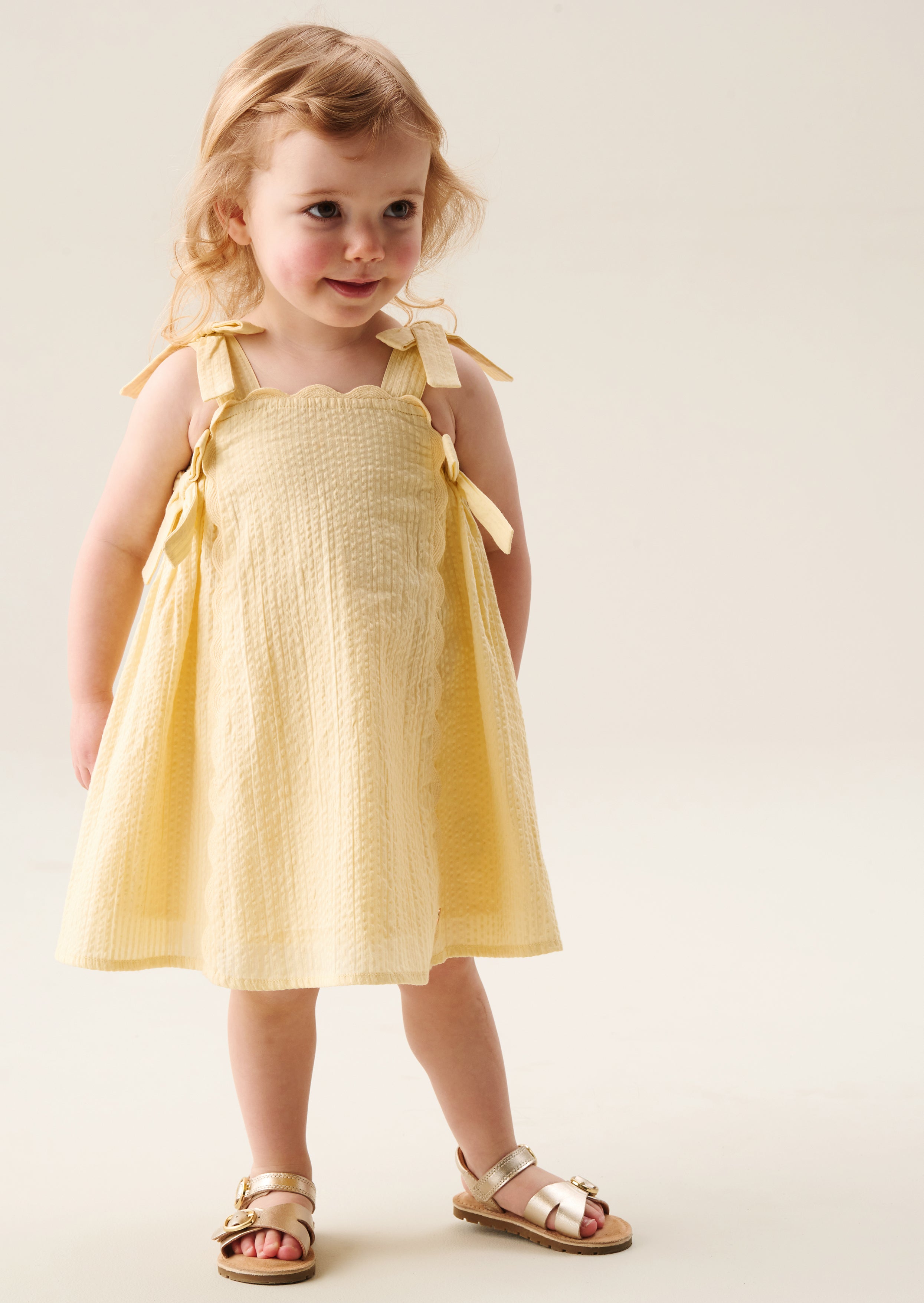 Robe Matilda jaune à nœud festonné