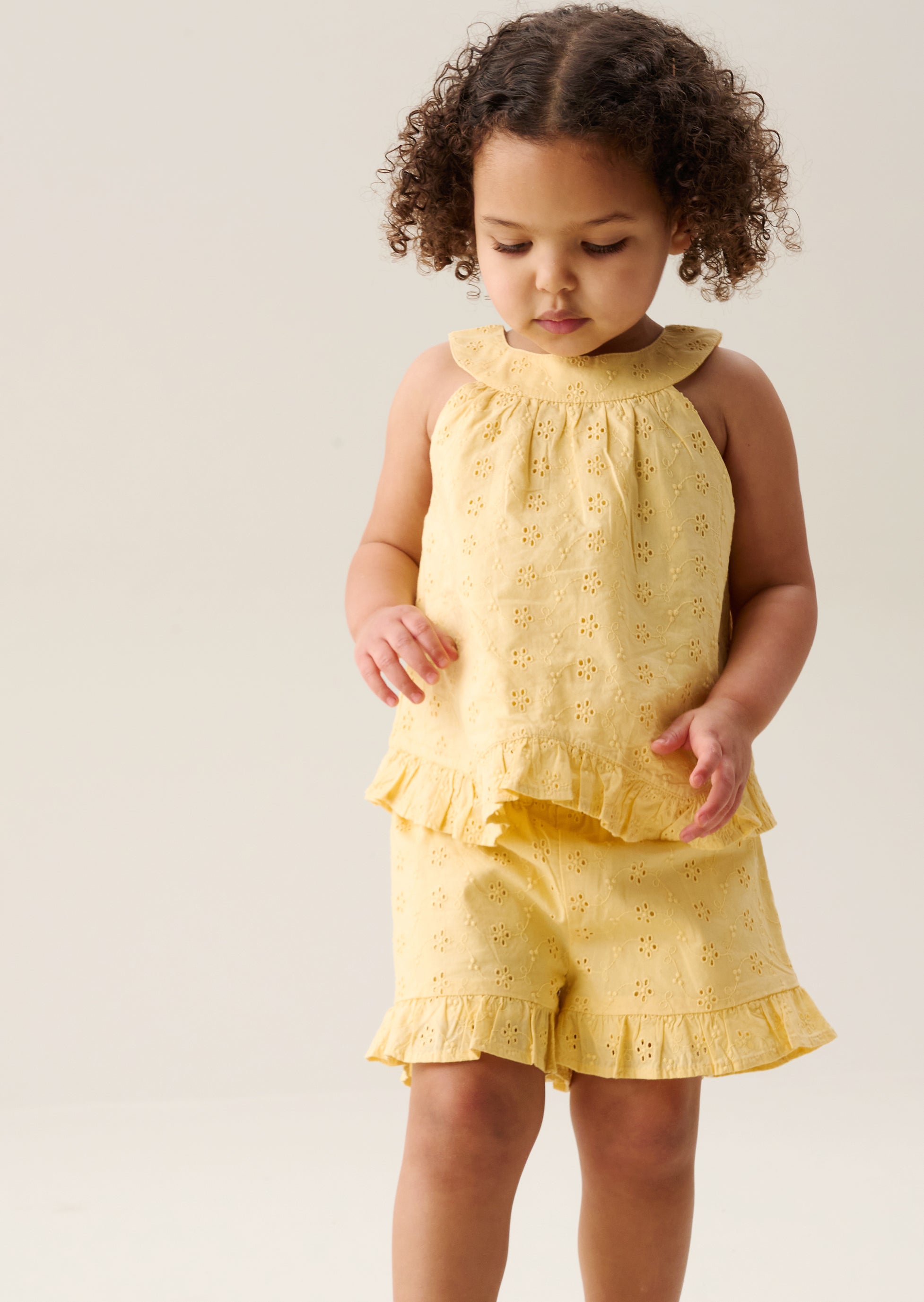 Completo Leona con Top a Balze Ricamato e Pantaloncini